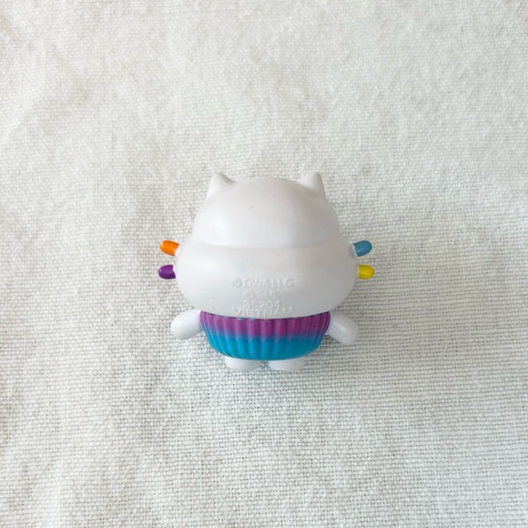 Dreamwork's Gabby's Dollhouse - Cakey Cat Mini Figure 1.5 Inch - Picture 7 of 10